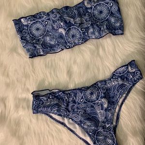 Strapless ruffled bikini